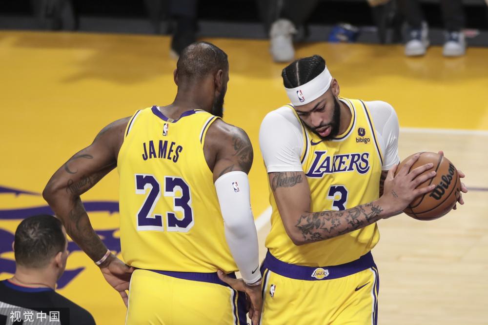 他吸引了大 他吸引了大