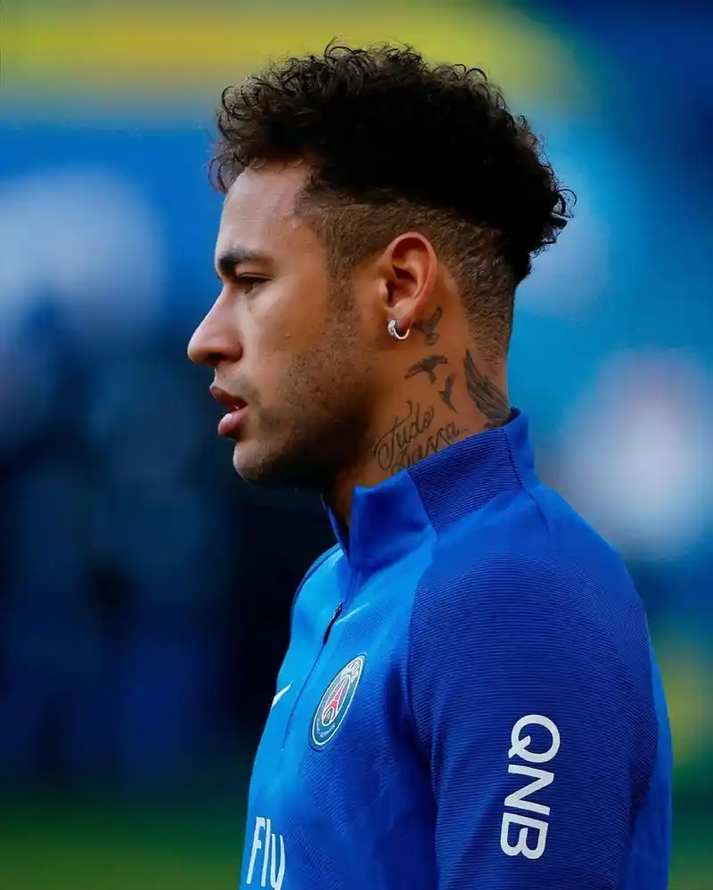 圖雷出生於 圖雷出生於